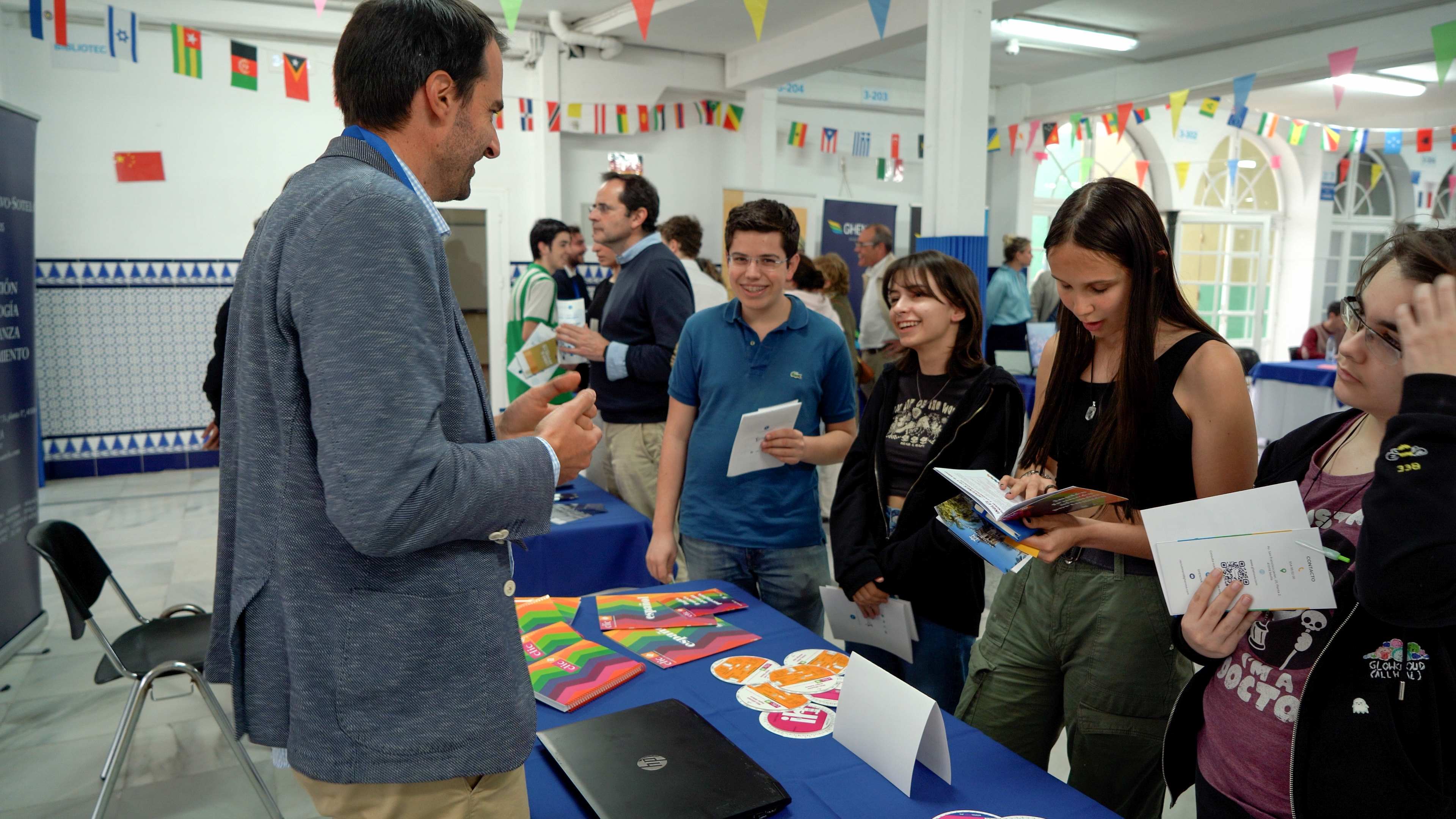 NOTA DE PRENSA: NUEVA EDICIÓN DE LA FERIA DE LAS ORGANIZACIONES, ESPACIO EN EL QUE ALUMNOS DE SECUNDARIA Y BACHILLERATO CONOCEN EMPRESAS PARA LAS PRÁCTICAS QUE REALIZAN A FINAL DE CURSO NOTA DE PRENSA: NUEVA EDICIÓN DE LA FERIA DE LAS ORGANIZACIONES, ESPACIO EN EL QUE ALUMNOS DE SECUNDARIA Y BACHILLERATO CONOCEN EMPRESAS PARA LAS PRÁCTICAS QUE REALIZAN A FINAL DE CURSO