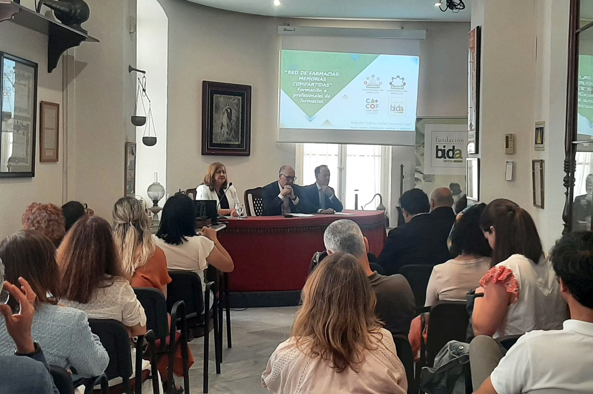 Nota de prensa - Los farmacéuticos de Cádiz mejoran sus conocimientos para favorecer la detección precoz del Alzheimer, cuya prevalencia ha aumentado un 64% en Andalucía Nota de prensa - Los farmacéuticos de Cádiz mejoran sus conocimientos para favorecer la detección precoz del Alzheimer, cuya prevalencia ha aumentado un 64% en Andalucía