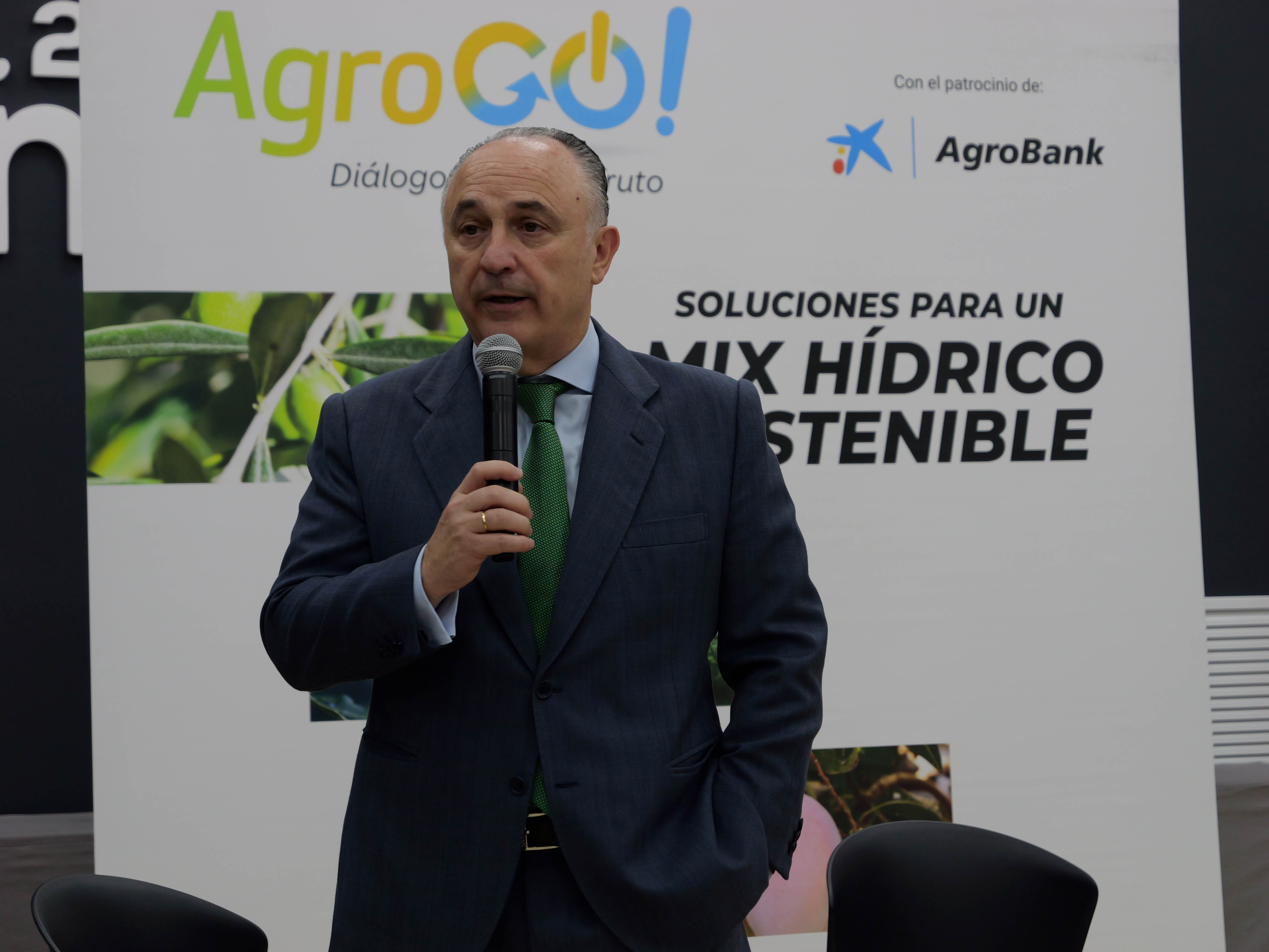 NOTA DE PRENSA: EL REGADÍO ADVIERTE DEL RIESGO DE NORMALIZAR LAS RESTRICCIONES HÍDRICAS EN EL GUADALQUIVIR Y PIDE QUE NADIE SE RESIGNE A ELLAS NOTA DE PRENSA: EL REGADÍO ADVIERTE DEL RIESGO DE NORMALIZAR LAS RESTRICCIONES HÍDRICAS EN EL GUADALQUIVIR Y PIDE QUE NADIE SE RESIGNE A ELLAS