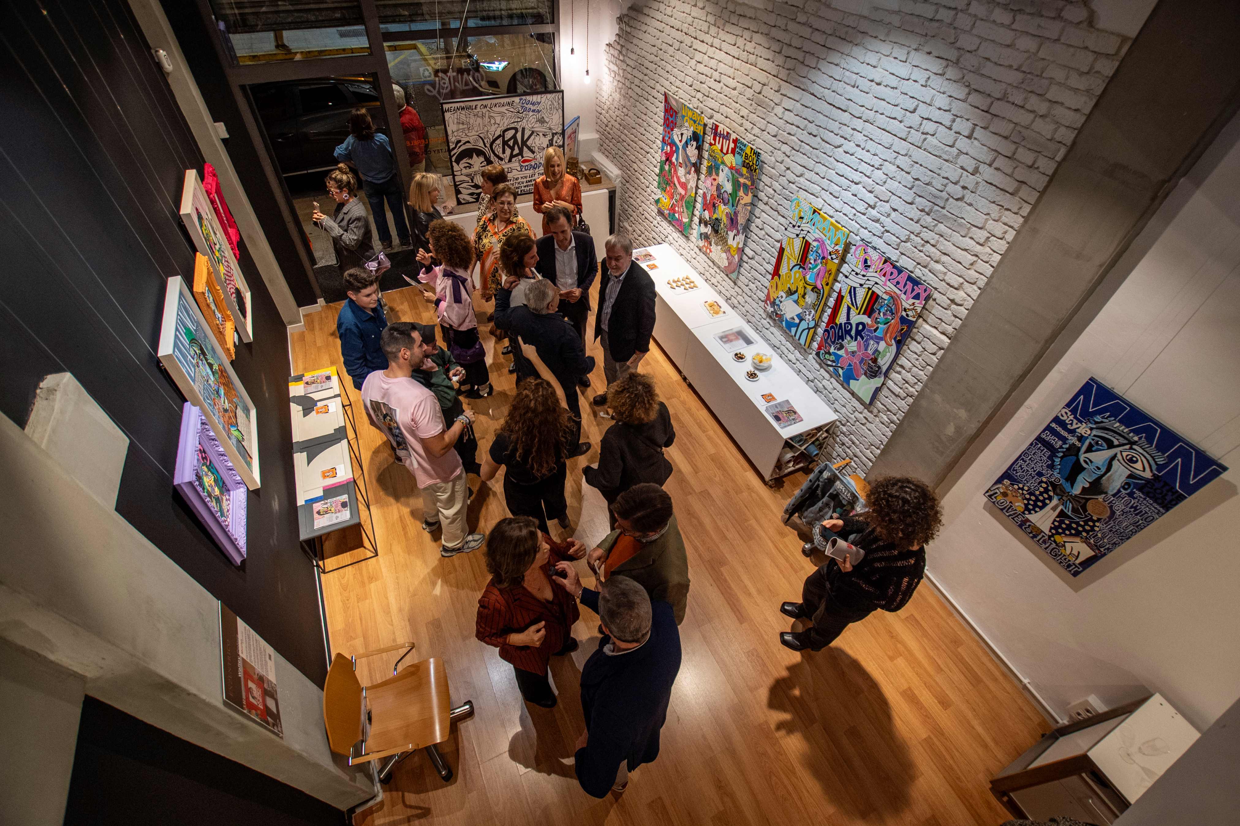 NOTA DE PRENSA/EXPOSICIÓN - Espacio EXZéntrico se llena de luz, color y alegría pop con la primera exposición de Waltey Colors en Sevilla