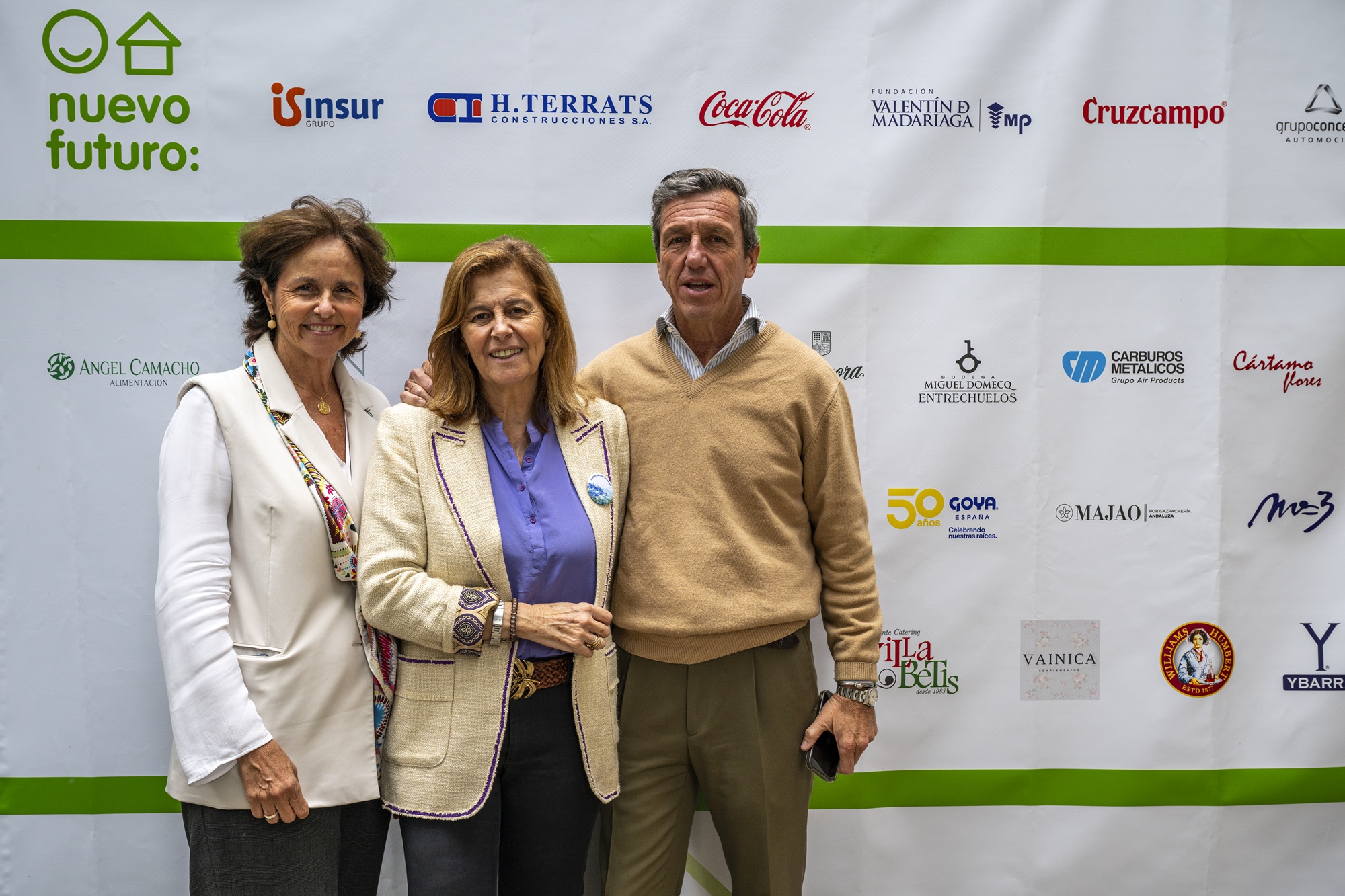 El IX Mercado de Navidad de Nuevo Futuro abre sus puertas con productos y artículos de más de treinta empresas con los que los sevillanos podrán ayudar a menores privados de un ambiente familiar El IX Mercado de Navidad de Nuevo Futuro abre sus puertas con productos y artículos de más de treinta empresas con los que los sevillanos podrán ayudar a menores privados de un ambiente familiar