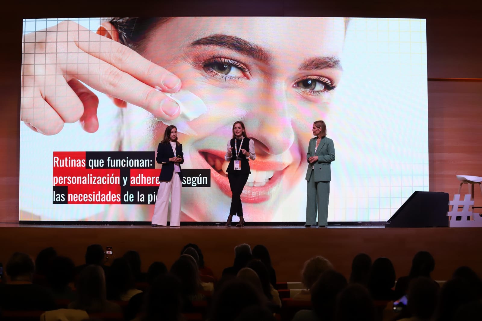 Nota de prensa - Farmacéuticos andaluces se reúnen en Córdoba para actualizarse en Dermofarmacia y poner en valor el papel de la farmacia en la prevención de las enfermedades y el cuidado de la piel Nota de prensa - Farmacéuticos andaluces se reúnen en Córdoba para actualizarse en Dermofarmacia y poner en valor el papel de la farmacia en la prevención de las enfermedades y el cuidado de la piel