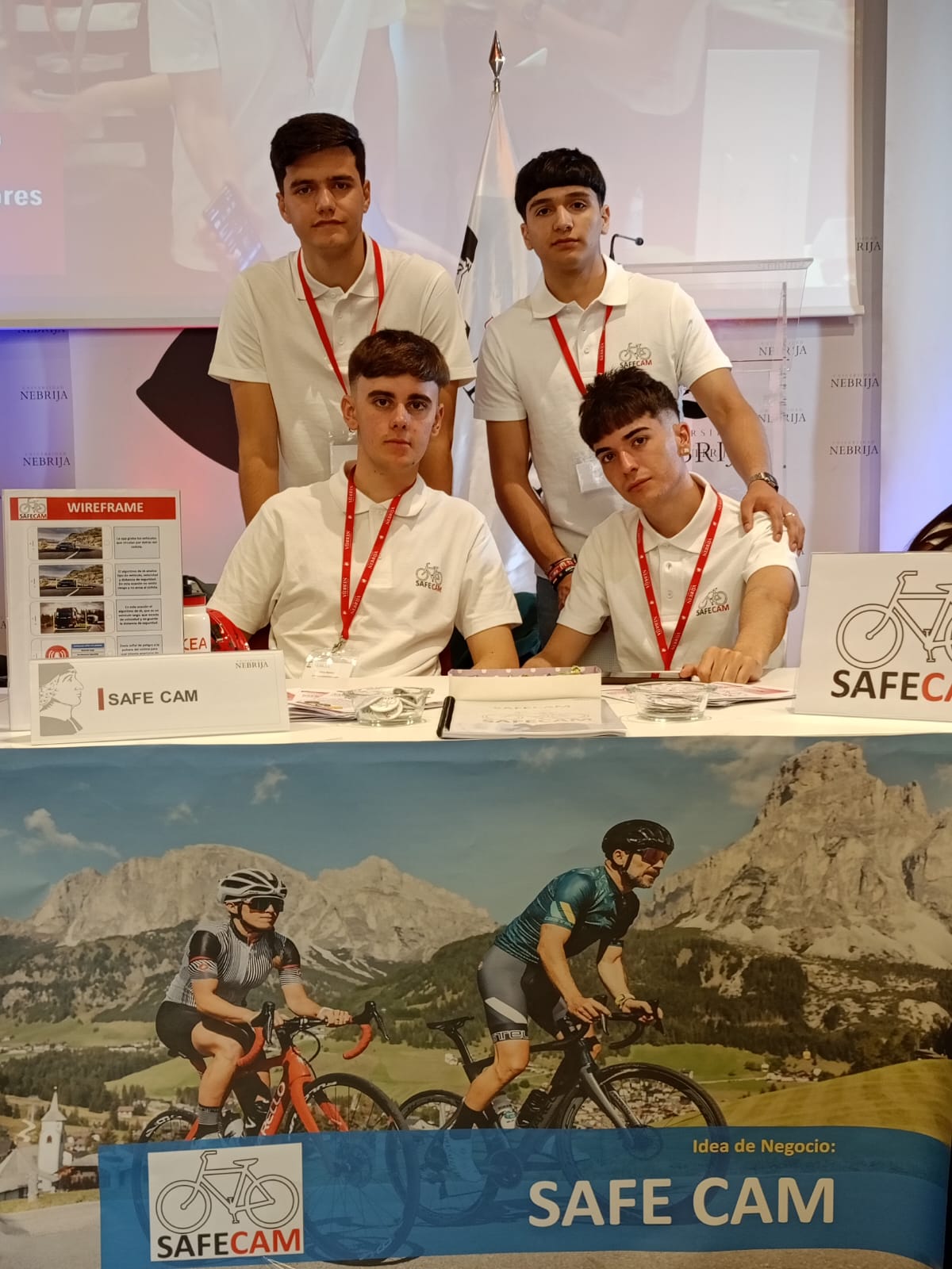 NOTA DE PRENSA: PREMIADO EN UN CONCURSO INTERNACIONAL DE INTELIGENCIA ARTIFICIAL UN PROYECTO PARA ALERTAR A CICLISTAS DE SITUACIONES DE RIESGO DE ALUMNOS DE SAFA ÉCIJA