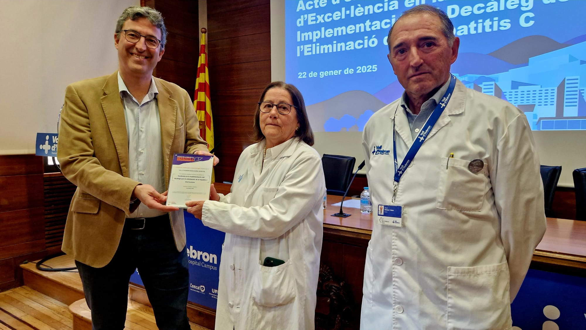 Nota de Prensa- LA AEEH CONCEDE EL CERTIFICADO DE EXCELENCIA EN LA ELIMINACIÓN DE LA HEPATITIS C AL HOSPITAL VALL D’HEBRÓN