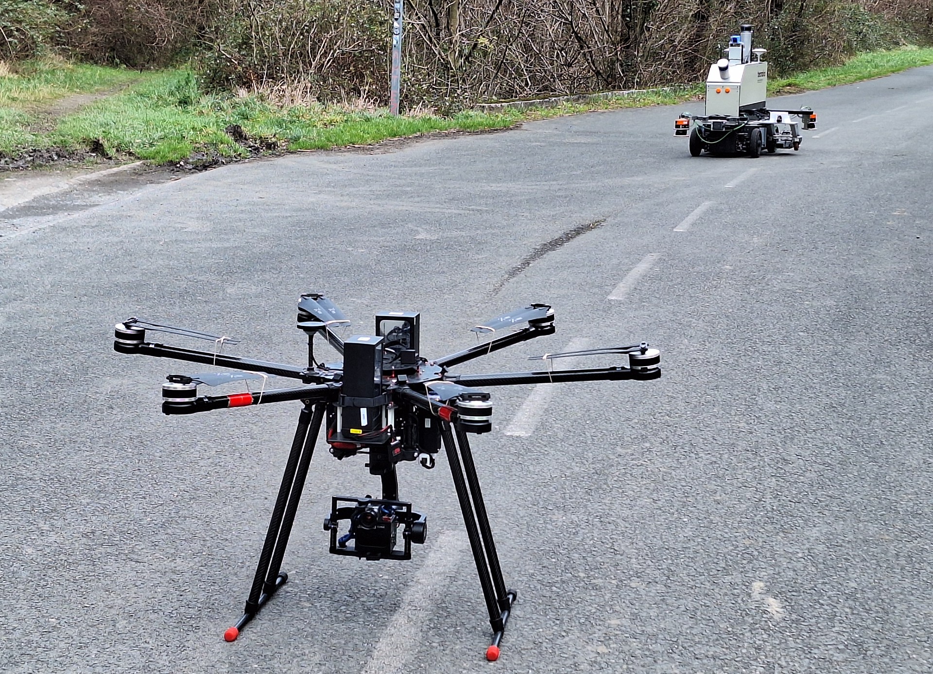 Nota de Prensa- CATEC desarrolla un dron para un vehículo autónomo diseñado para el mantenimiento de carreteras con Inteligencia Artificial
