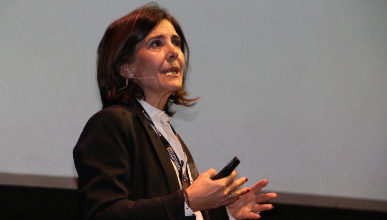 Carmen de la Fuente, presidenta de SAMIUC, durante el Congreso de 2023