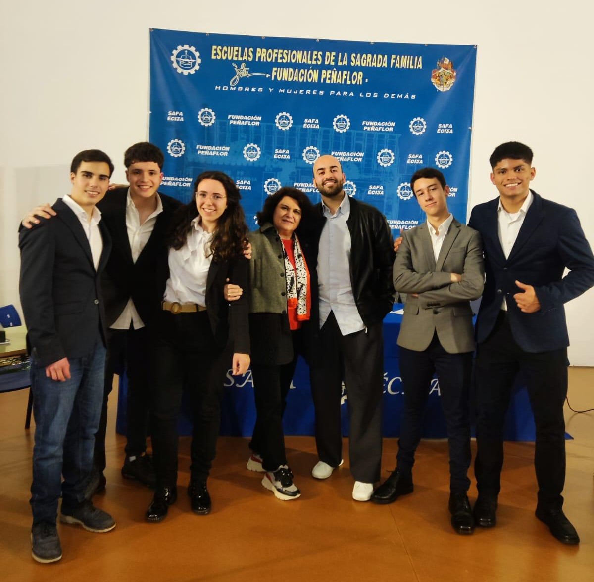 NOTA DE PRENSA: UN EQUIPO DE SAFA ANDÚJAR LOGRA LA VICTORIA EN LA LIGA DE DEBATE CELEBRADA EN ÉCIJA TRAS SUPERAR A 200 ALUMNOS DE 16 CENTROS EDUCATIVOS DE TODA ANDALUCÍA
