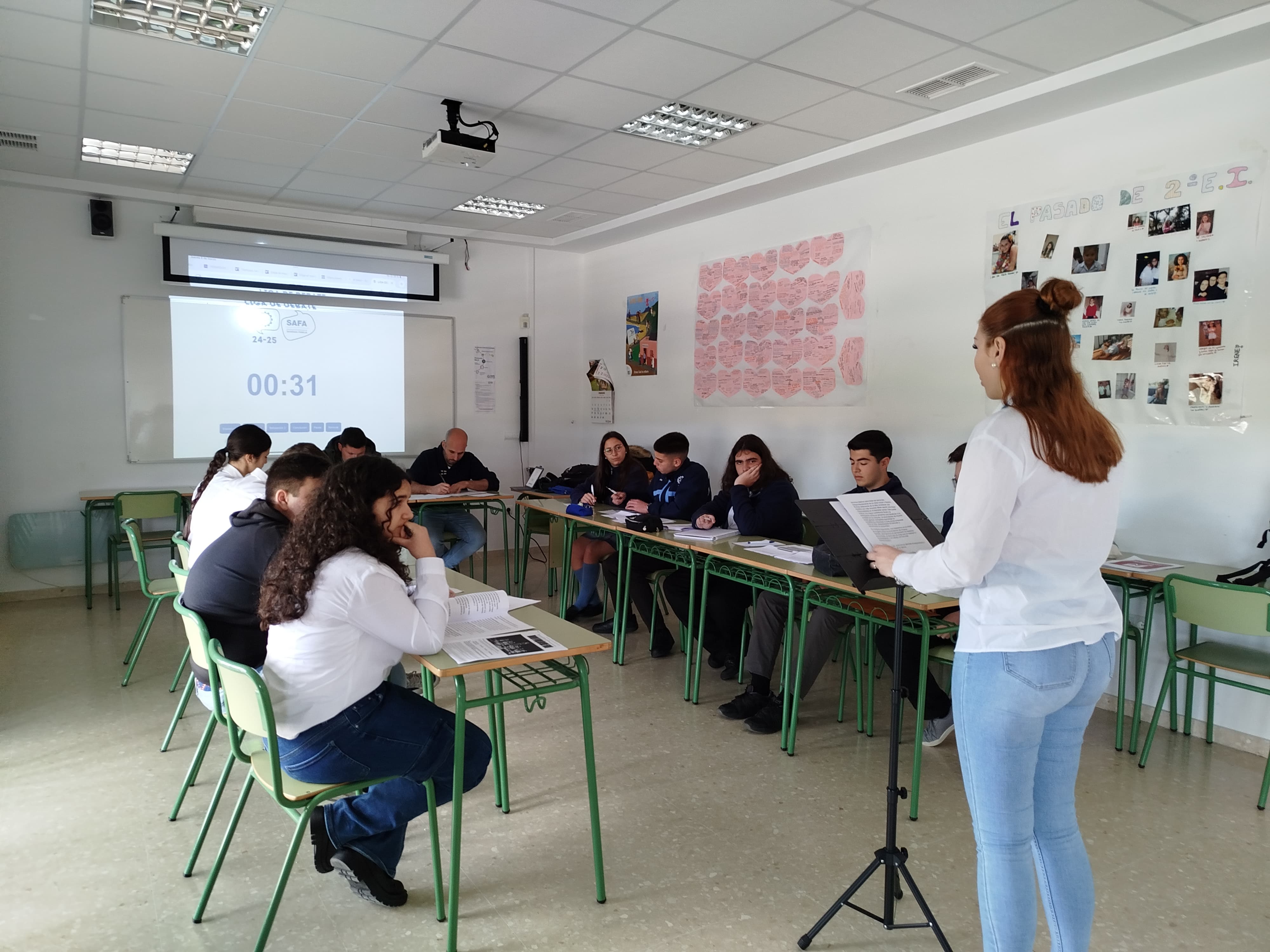 NOTA DE PRENSA: UN EQUIPO DE SAFA CÁDIZ, SUBCAMPEÓN EN LA LIGA DE DEBATE CELEBRADA EN ÉCIJA, EN LA QUE PARTICIPARON 200 ALUMNOS DE 16 CENTROS EDUCATIVOS DE TODA ANDALUCÍA