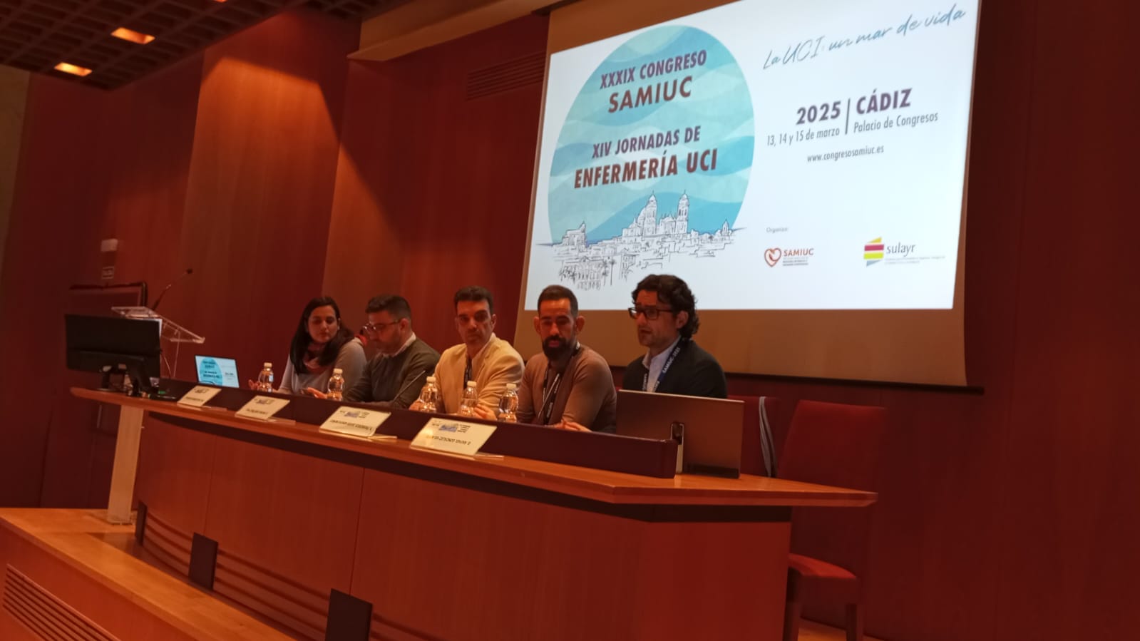 El grupo de trabajo Cuidados de Enfermería de SAMIUC, en una reunión este viernes en el Congreso