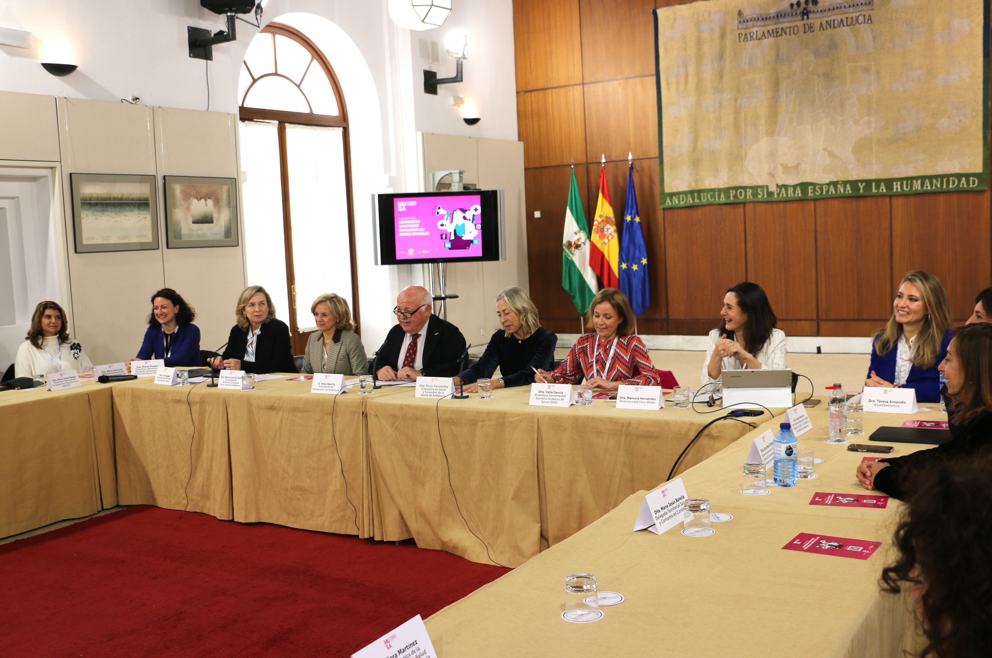 El 76% de las mujeres directivas sanitarias andaluzas está presente en alguna red social, pero sólo el 24% tiene más de mil seguidores en una de ellas