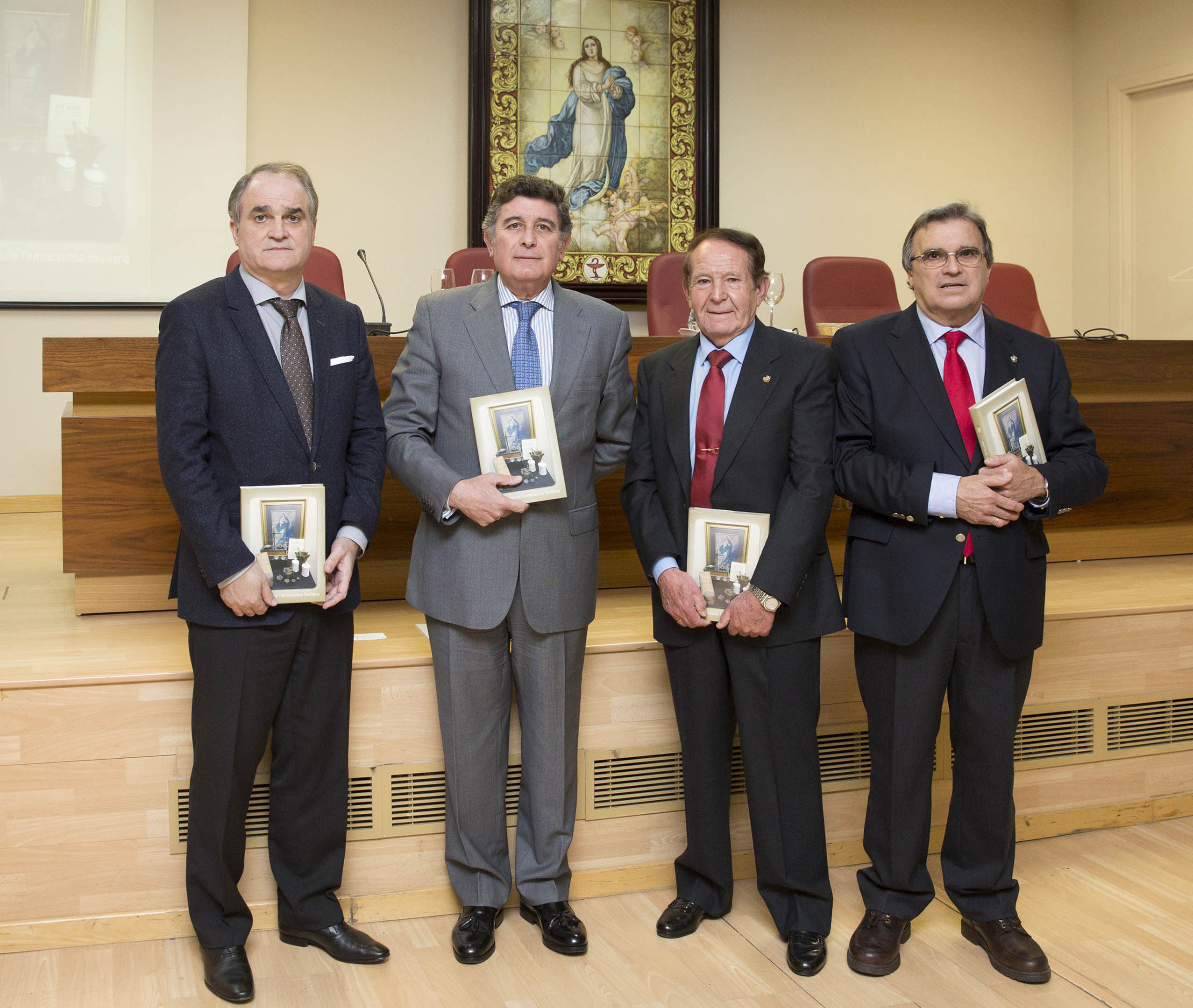 La farmacia sevillana recoge en un libro la trayectoria de sus miembros más relevantes a lo largo de la historia La farmacia sevillana recoge en un libro la trayectoria de sus miembros más relevantes a lo largo de la historia