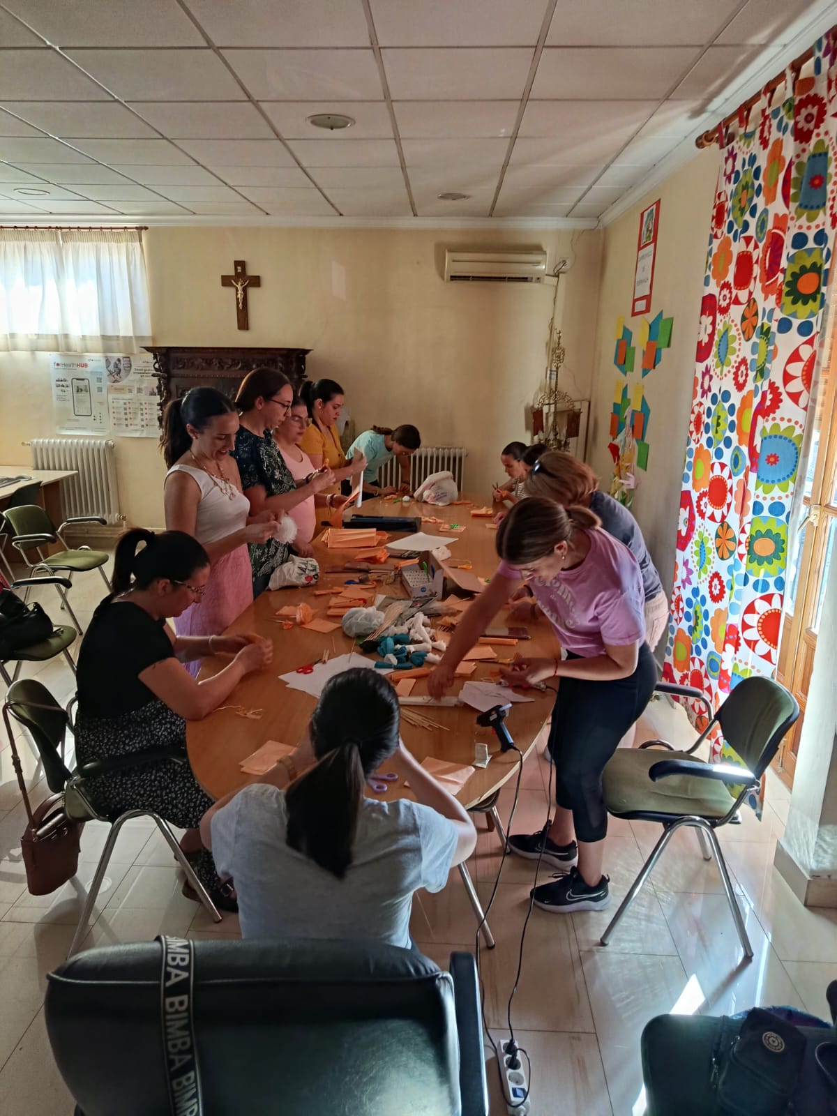 NOTA DE PRENSA: MÁS DE 200 ALUMNOS Y FAMILIAS DE SAFA VILLACARRILLO CULMINAN DOS MESES DE TRABAJO PARA EL HISTÓRICO PASO POR EL COLEGIO DE LA PROCESIÓN DEL CORPUS CHRISTI