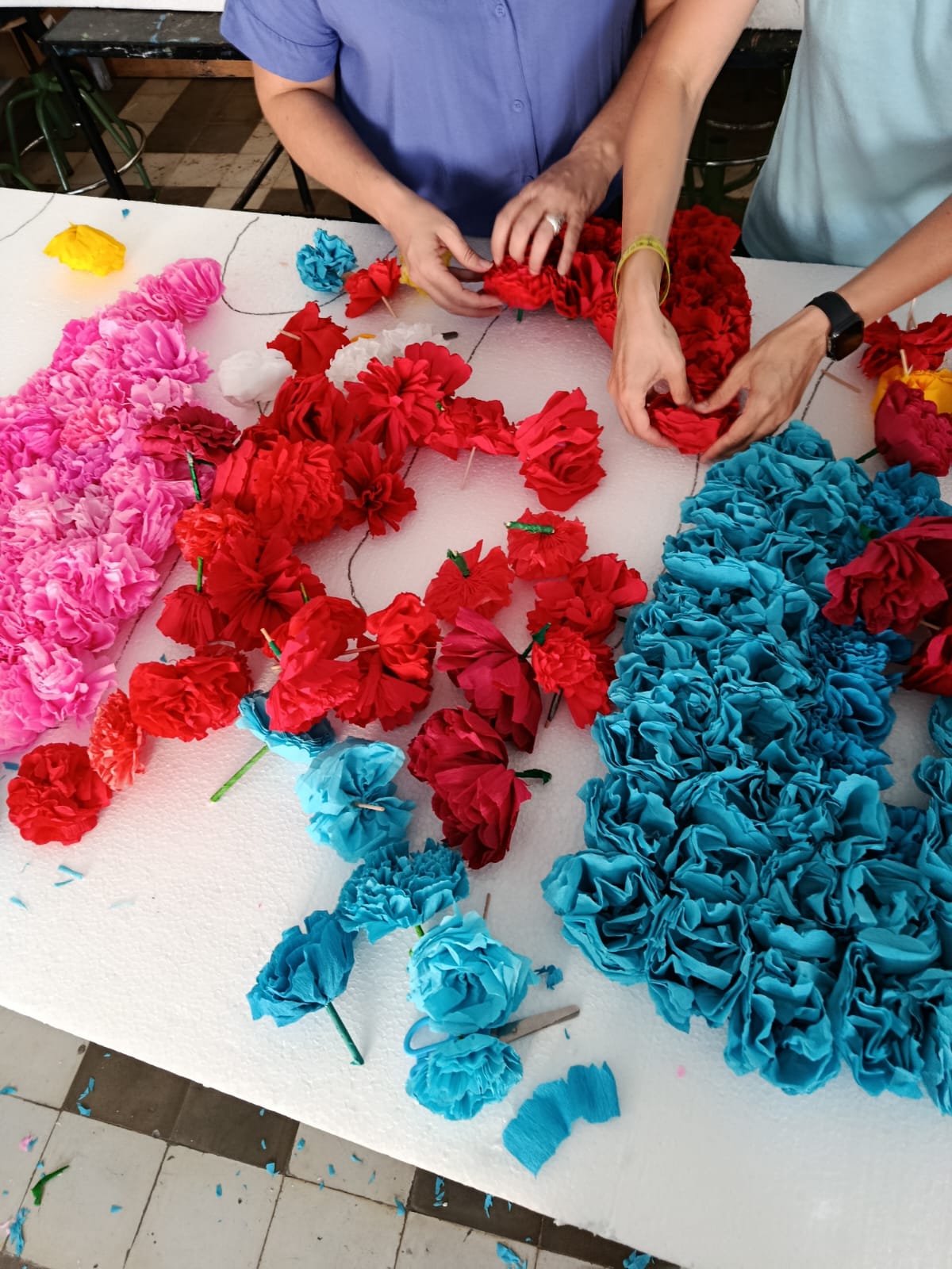 NOTA DE PRENSA: MÁS DE 200 ALUMNOS Y FAMILIAS DE SAFA VILLACARRILLO CULMINAN DOS MESES DE TRABAJO PARA EL HISTÓRICO PASO POR EL COLEGIO DE LA PROCESIÓN DEL CORPUS CHRISTI