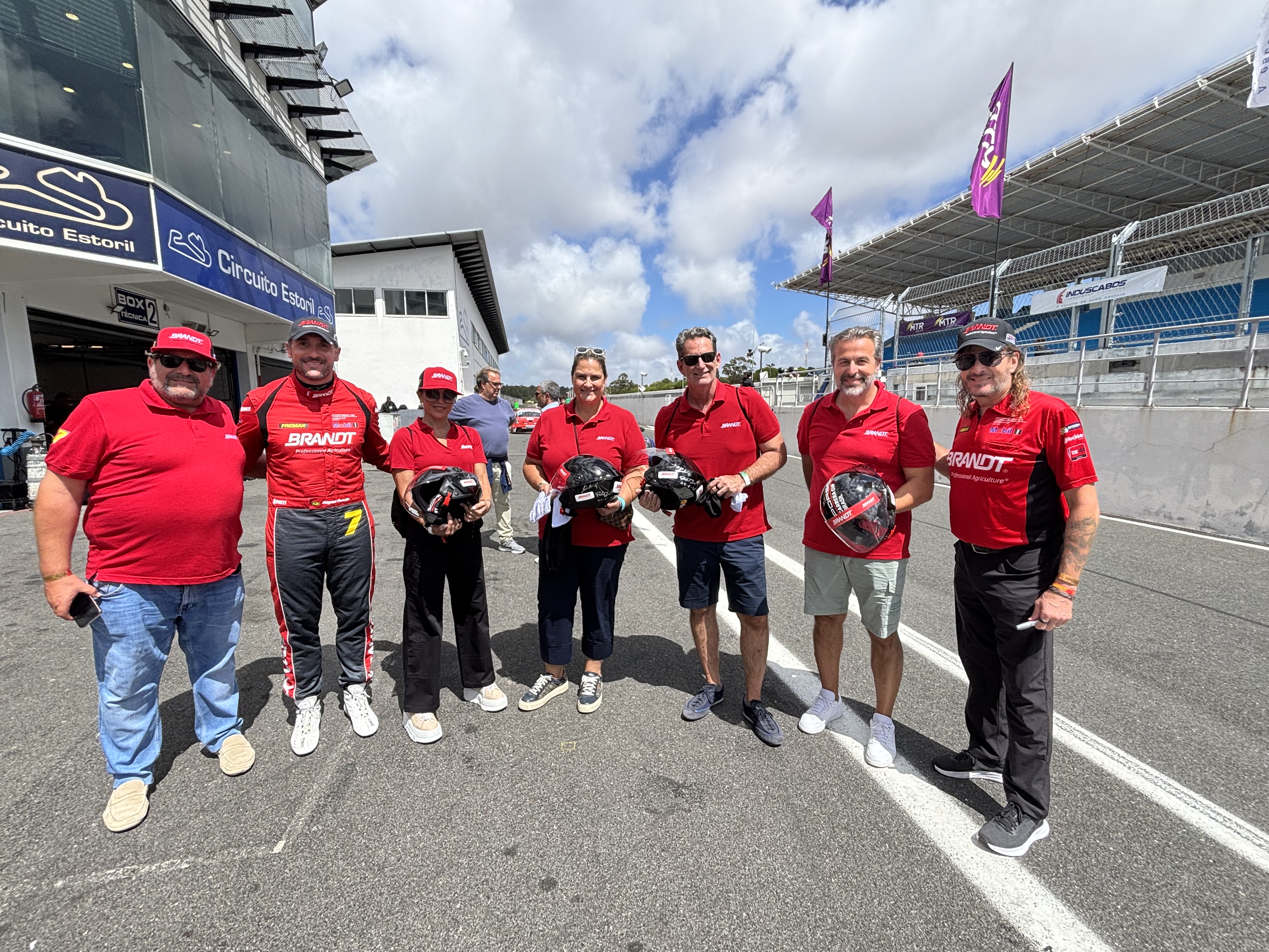 NOTA DE PRENSA: MIGUEL PALUDO, PILOTO DE BRANDT, MANTIENE SU TRAYECTORIA DE PODIOS EN LA PORSCHE CUP C6 BRASIL TRAS DOS TERCEROS PUESTOS EN ESTORIL