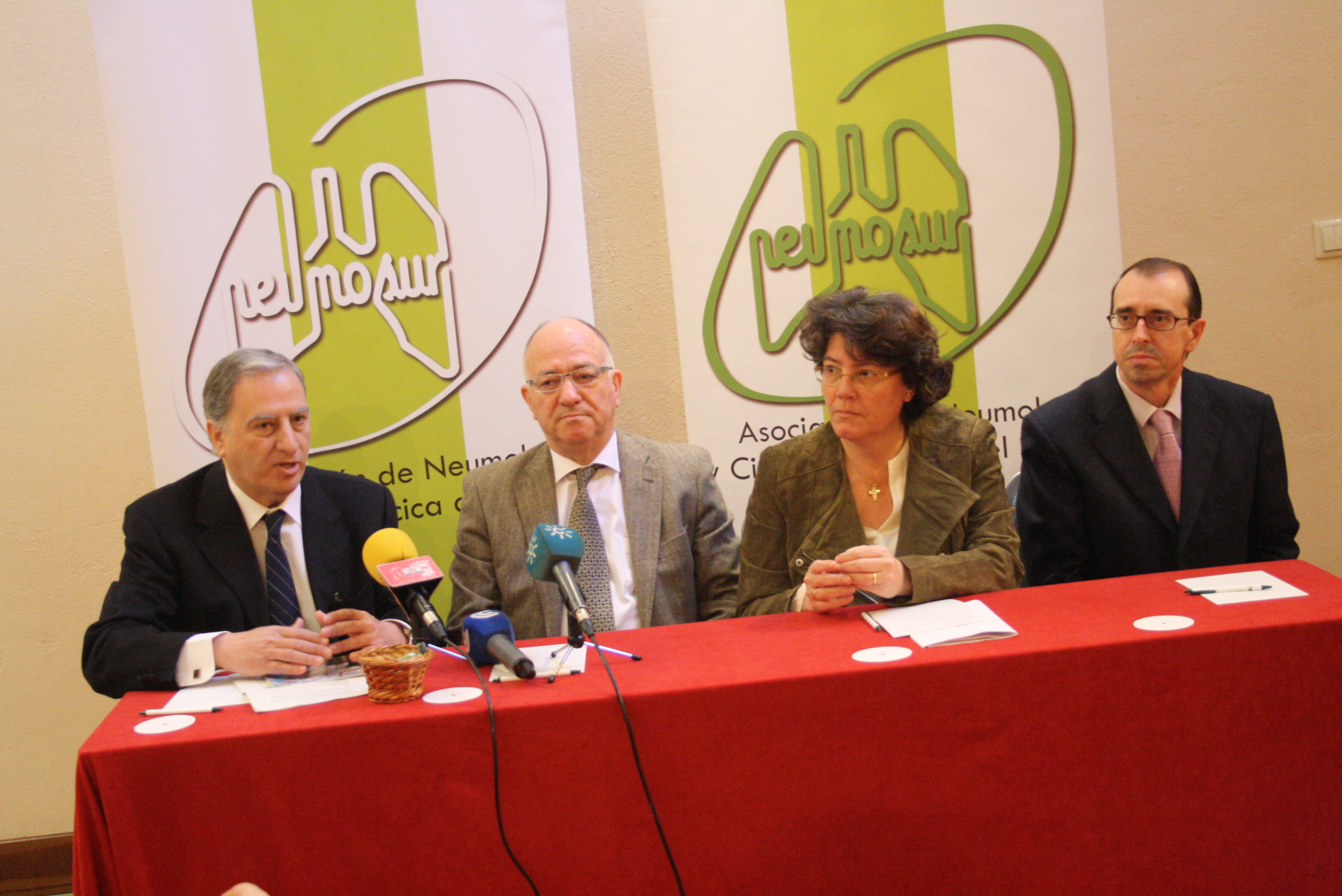 Una investigación realizada en Huelva señala la utilidad del estudio de la sangre, los conductos bronquiales y los alveolos pulmonares para detectar de forma precoz posibles casos de cáncer de pulmón Una investigación realizada en Huelva señala la utilidad del estudio de la sangre, los conductos bronquiales y los alveolos pulmonares para detectar de forma precoz posibles casos de cáncer de pulmón