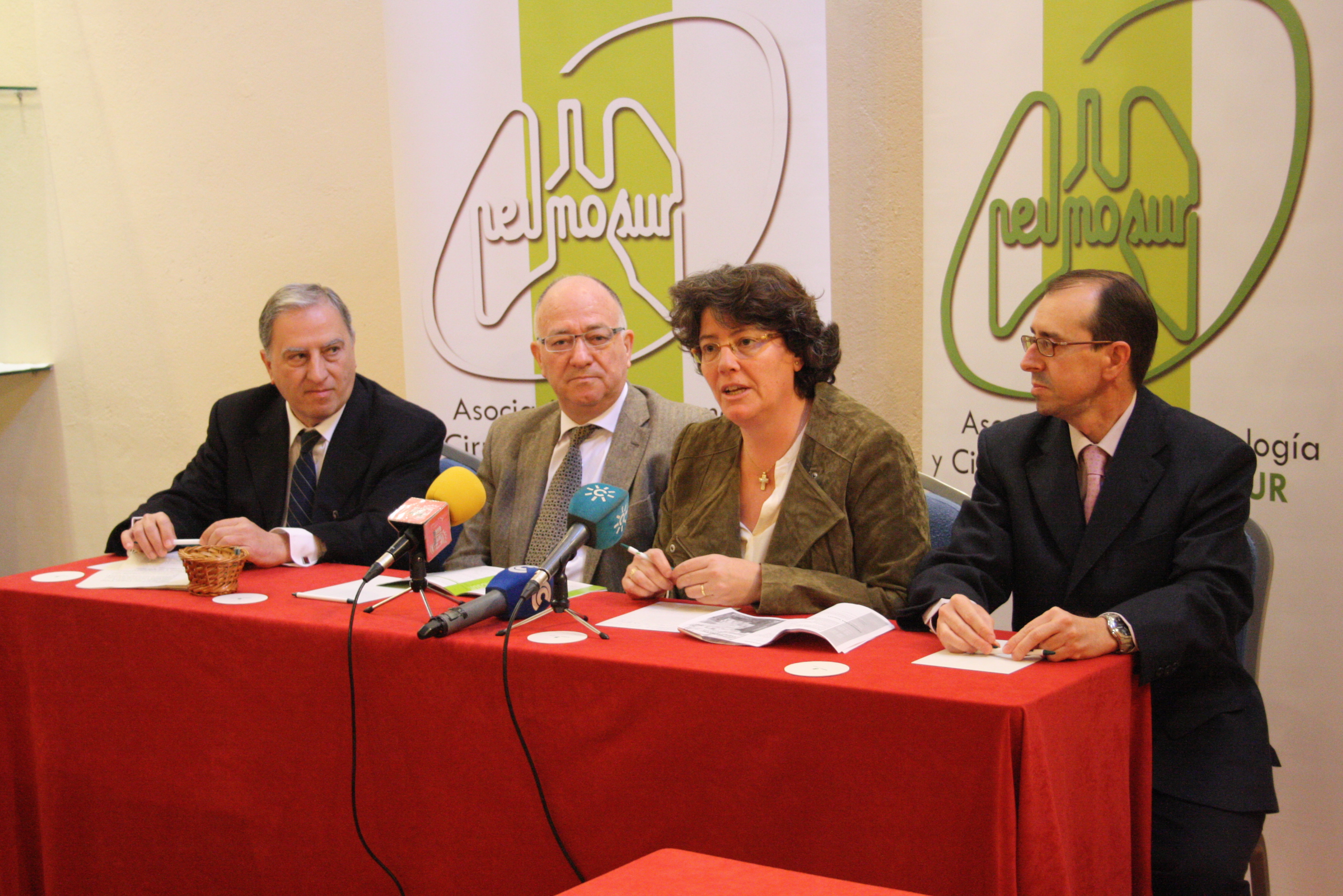 Una investigación realizada en Huelva señala la utilidad del estudio de la sangre, los conductos bronquiales y los alveolos pulmonares para detectar de forma precoz posibles casos de cáncer de pulmón Una investigación realizada en Huelva señala la utilidad del estudio de la sangre, los conductos bronquiales y los alveolos pulmonares para detectar de forma precoz posibles casos de cáncer de pulmón