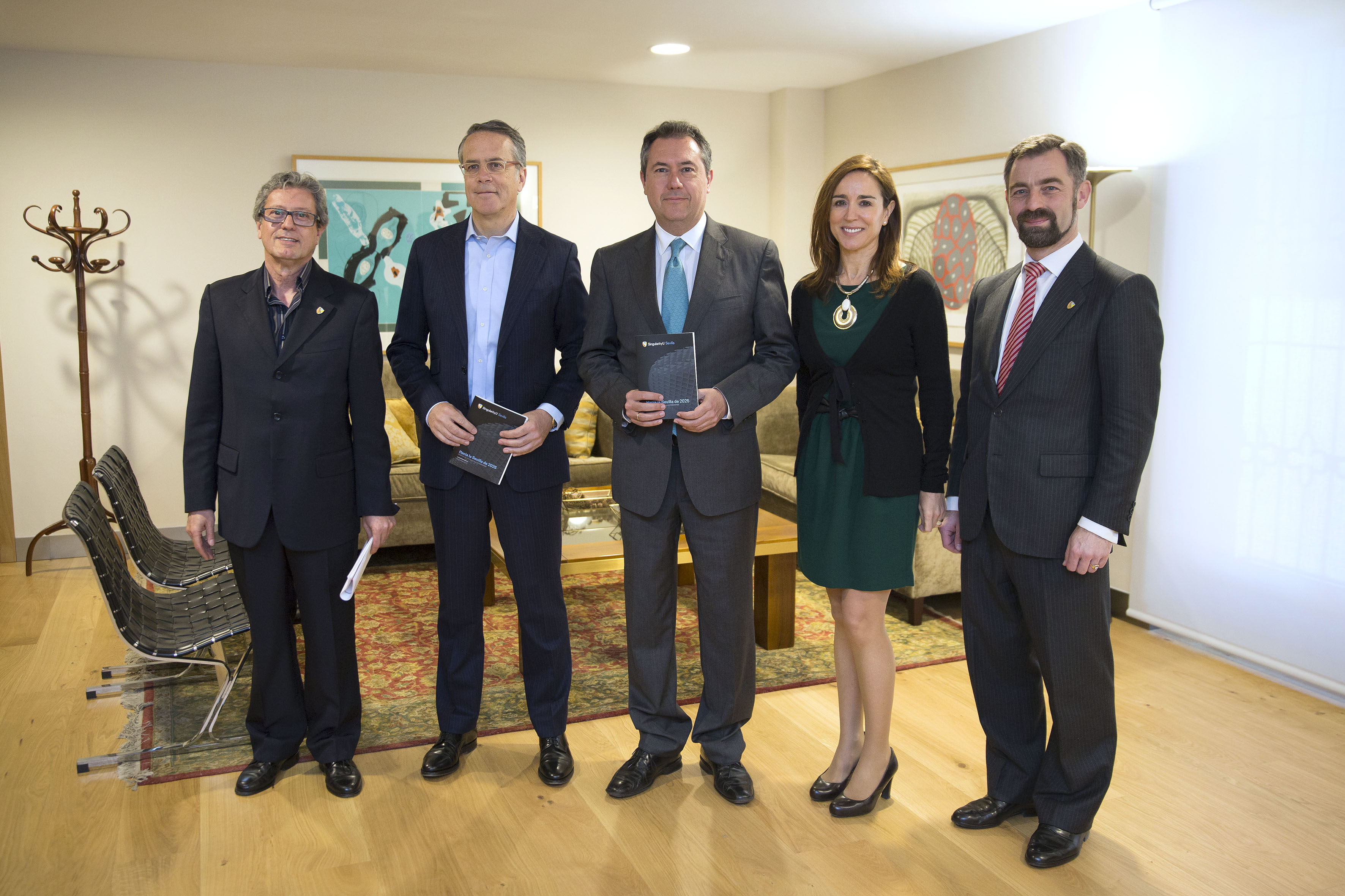NOTA DE PRENSA: CONVERTIR A SEVILLA EN UNA SMART CITY, EL GRAN RETO DE LA PRÓXIMA DÉCADA DE EMPRESAS, INSTITUCIONES Y CIUDADANOS NOTA DE PRENSA: CONVERTIR A SEVILLA EN UNA SMART CITY, EL GRAN RETO DE LA PRÓXIMA DÉCADA DE EMPRESAS, INSTITUCIONES Y CIUDADANOS
