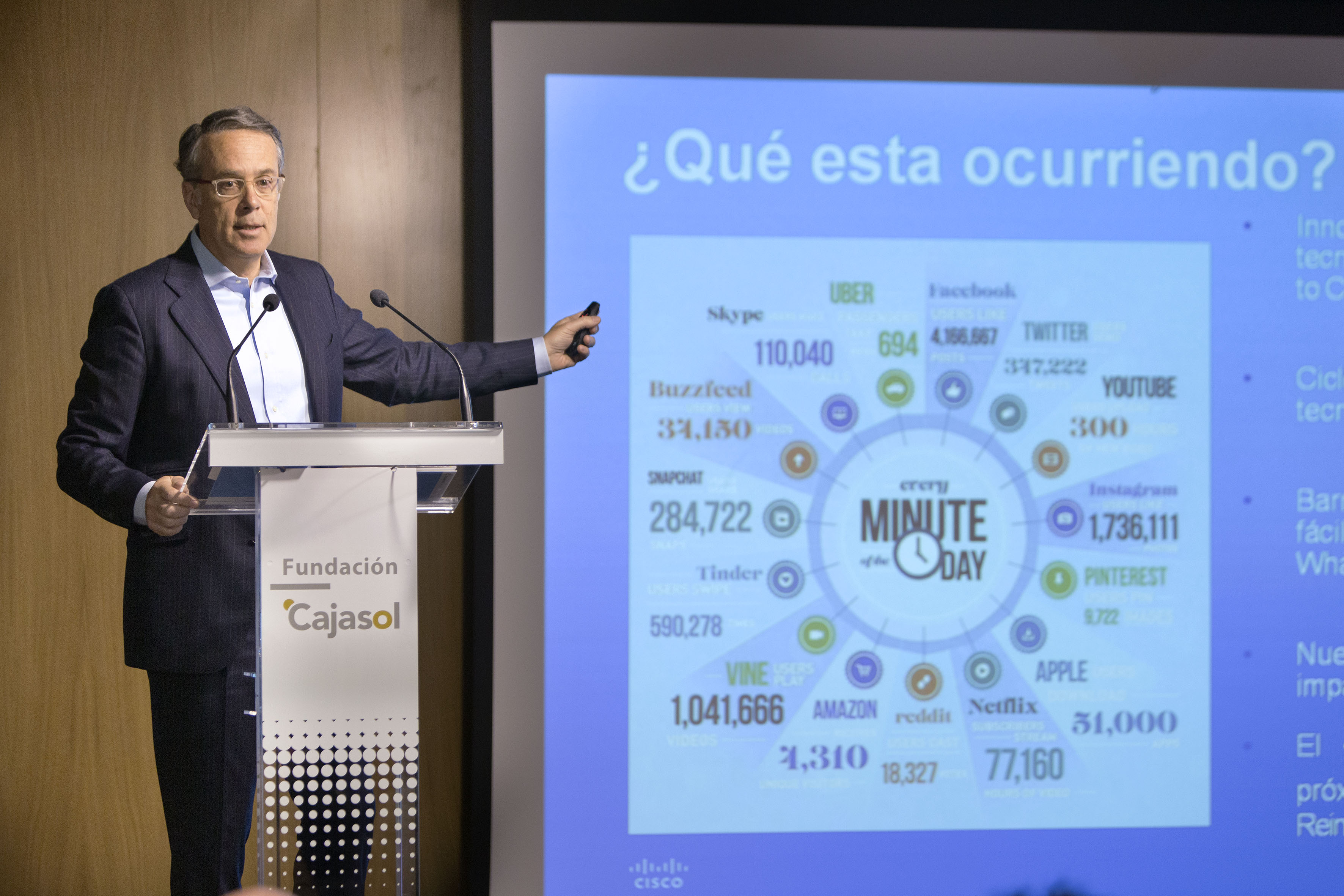 NOTA DE PRENSA: CONVERTIR A SEVILLA EN UNA SMART CITY, EL GRAN RETO DE LA PRÓXIMA DÉCADA DE EMPRESAS, INSTITUCIONES Y CIUDADANOS NOTA DE PRENSA: CONVERTIR A SEVILLA EN UNA SMART CITY, EL GRAN RETO DE LA PRÓXIMA DÉCADA DE EMPRESAS, INSTITUCIONES Y CIUDADANOS