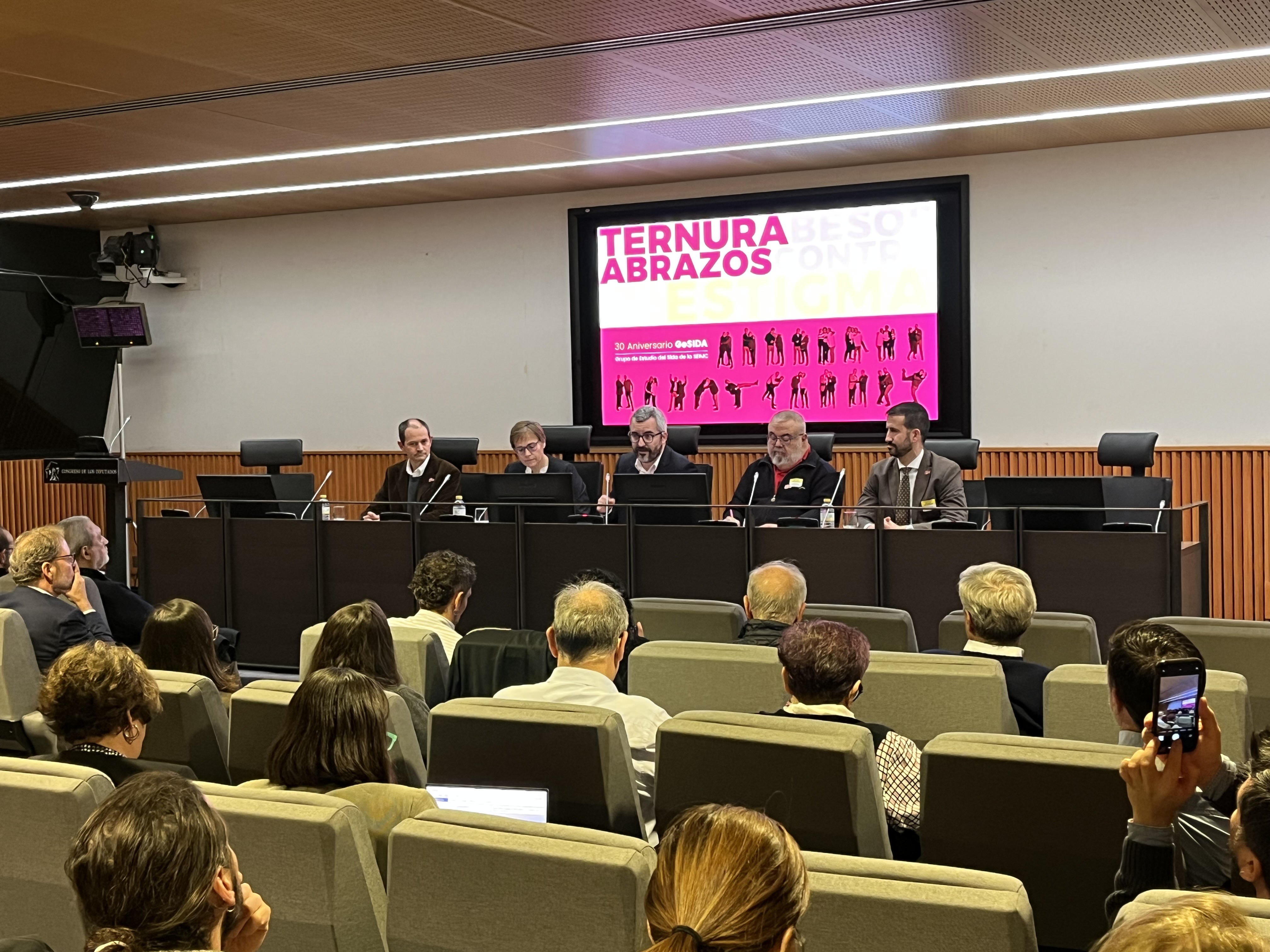 GeSIDA destaca en el Congreso de los Diputados los grandes avances clínicos frente al VIH y la necesidad de afrontar el gran reto social de acabar con el estigma