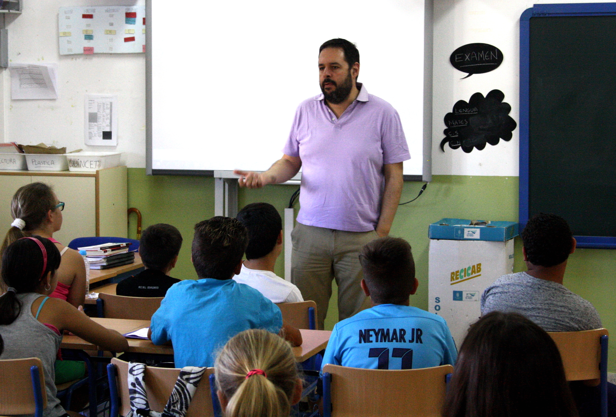 Un millar de escolares de Jerez de la Frontera reciben de la mano de farmacéuticos consejos para llevar a cabo una correcta protección solar