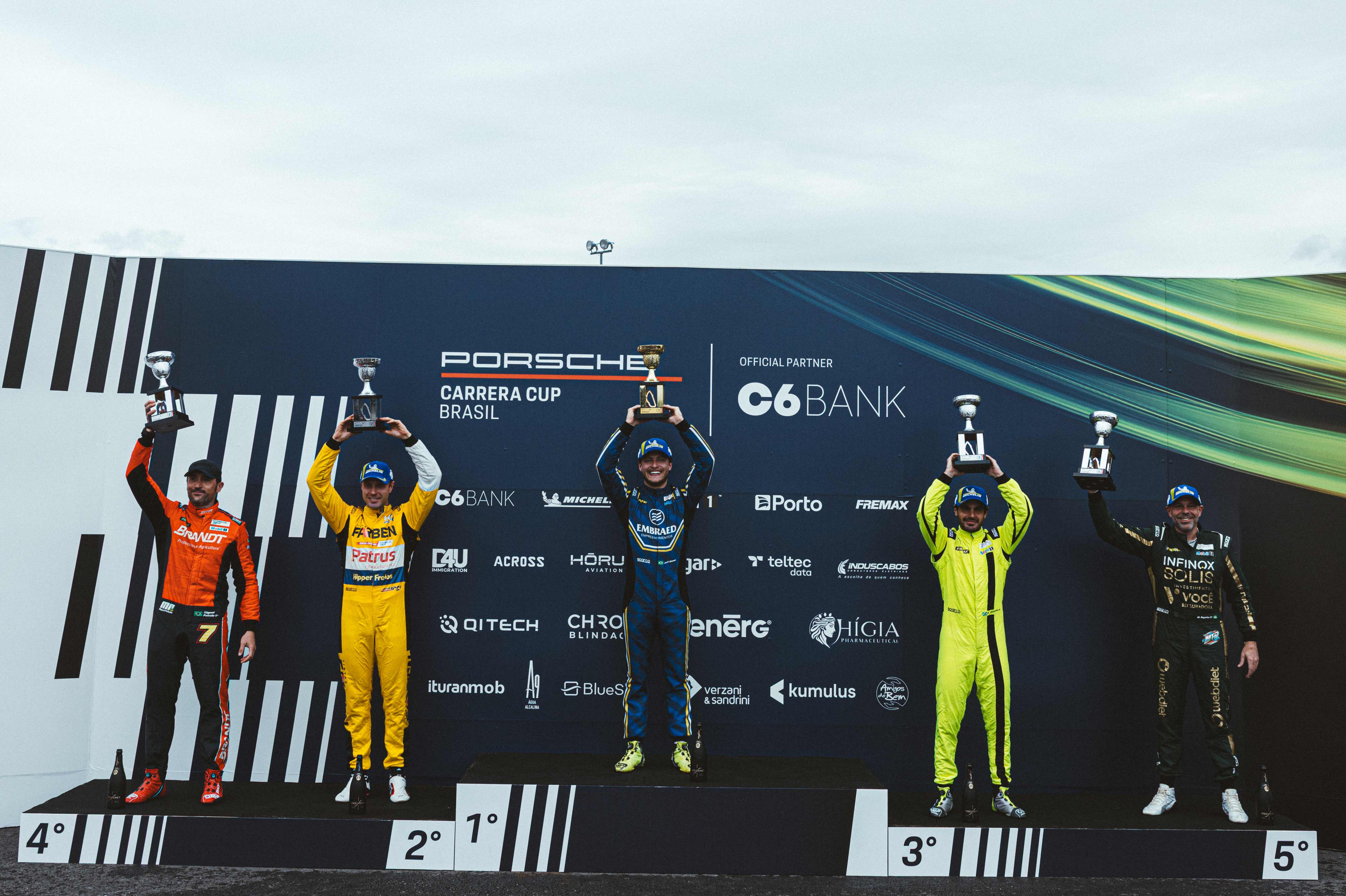 NOTA DE PRENSA: MIGUEL PALUDO LLEVA A BRANDT AL PODIO EN LE MANS CON UN BRILLANTE TERCER PUESTO EN LA TERCERA CARRERA DE LA PORSCHE CUP BRASIL