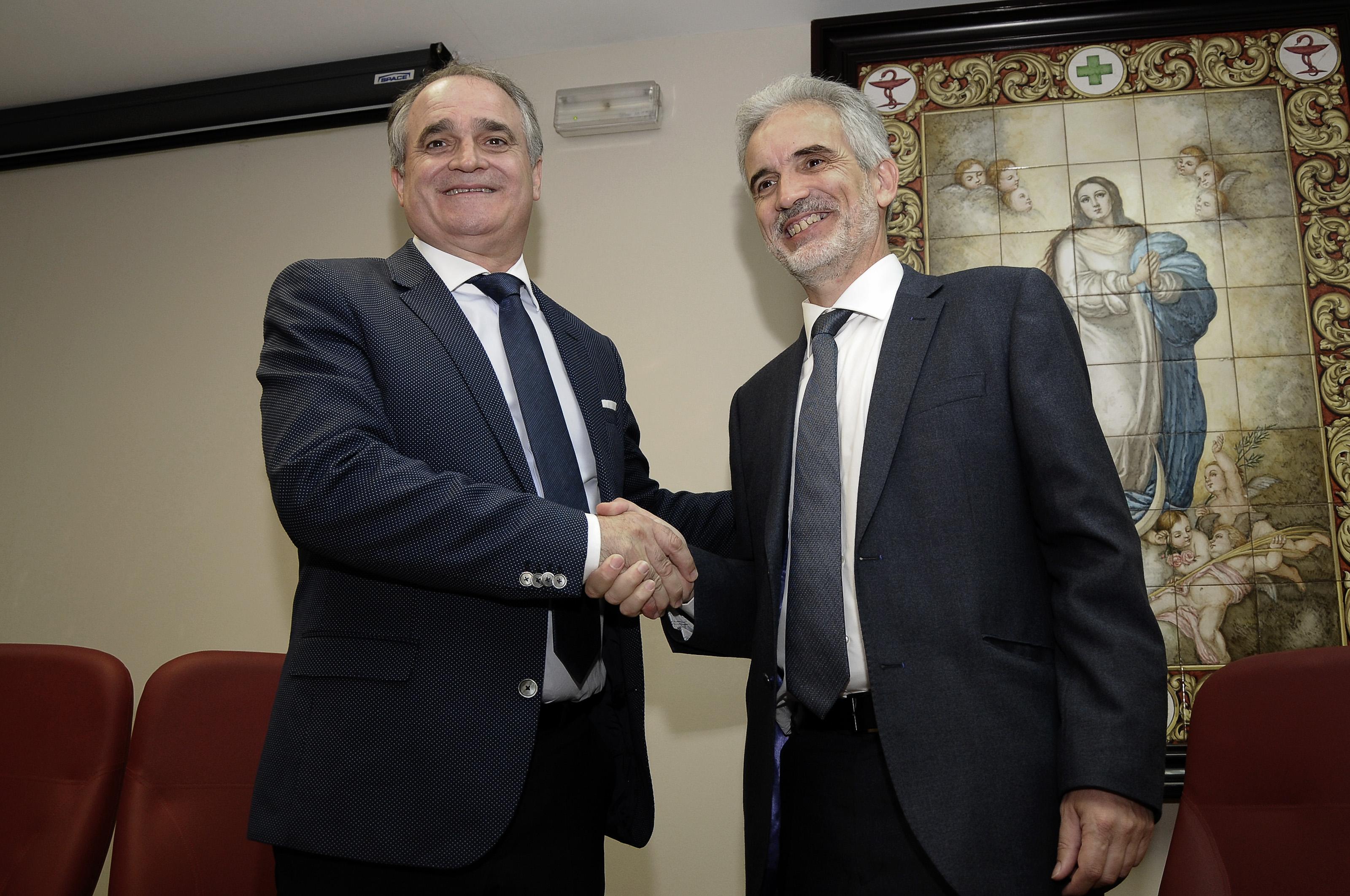La Consejería de Salud firma un acuerdo con los farmacéuticos andaluces para reforzar el papel de la  farmacia en los nuevos retos del sistema de salud