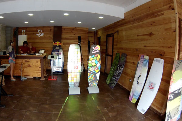 FAMORI DESARROLLA EL SISTEMA PARA LA PRESENTACIÓN VIRTUAL DE LA NUEVA GAMA DE MODELOS DE TABLA DE KITE SURF DE LA CAMPEONA DEL MUNDO GISELA PULIDO EN TARIFA