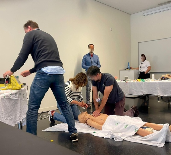 Nota de Prensa- La Facultad de Medicina de Granada acogió un curso de formación continuada de 'Instructor en Soporte Vital Avanzado' organizado por SAMIUC
