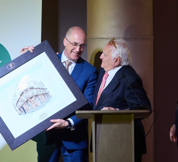 El Colegio de Farmacéuticos de Cádiz rinde homenaje a sus colegiados con motivo de la festividad de su Patrona, y entrega sus máximos reconocimientos a Antonio Morillo y Bernardo Costales, expresidente y vicepresidente de la corporación