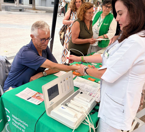 Nota COF Córdoba - Los farmacéuticos cordobeses se unen a la AECC para concienciar sobre el cáncer de piel e informar a la población de las principales medidas de prevención y una buena protección solar